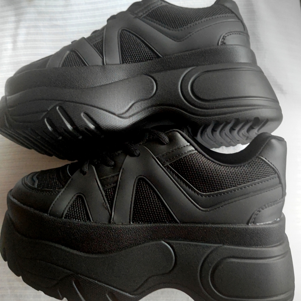 Black comfortable thick platform sneakers